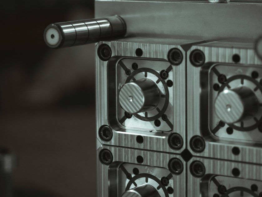 Open injection mould tool cavity